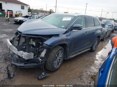 2019 TOYOTA HIGHLANDER XLE Blue  Gasoline 5TDJZRFH3KS708576 photo #3