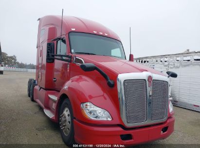 2018 KENWORTH T680 Red  Diesel 1XKYDP9X8JJ135548 photo #1