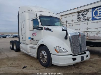 2018 KENWORTH T680 White  Diesel 1XKYDP9XXJJ186713 photo #1