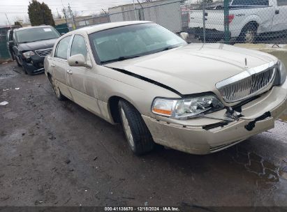 2005 LINCOLN TOWN CAR SIGNATURE LIMITED Gold  Gasoline 1LNHM82W95Y670965 photo #1