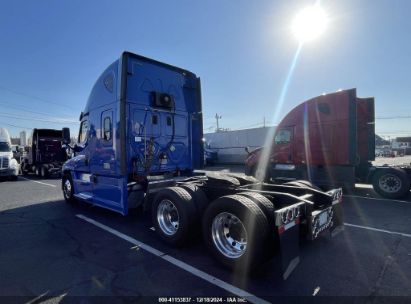 2017 FREIGHTLINER CASCADIA 125 Blue  Diesel 3AKJGLDRXHSHW2112 photo #4