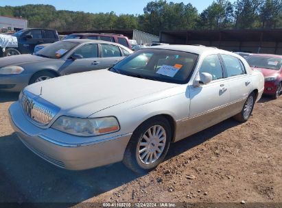 2005 LINCOLN TOWN CAR SIGNATURE White  Gasoline 1LNHM81W95Y608063 photo #3