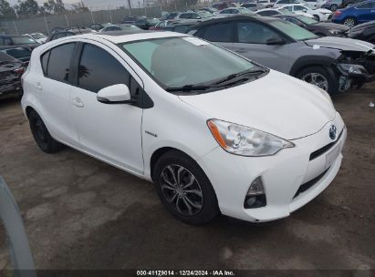 2012 TOYOTA PRIUS C THREE White  Hybrid JTDKDTB39C1027413 photo #1