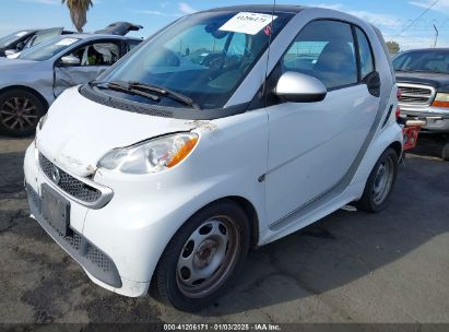 2015 SMART FORTWO PASSION/PURE White  Gasoline WMEEJ3BA1FK811668 photo #3