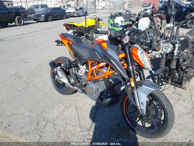 2023 KTM 390 DUKE MD2JPJ407PC227396 photo #1