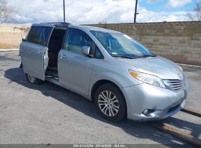 2016 TOYOTA SIENNA XLE/LIMITED Silver  Gasoline 5TDYK3DC2GS699416 photo #1