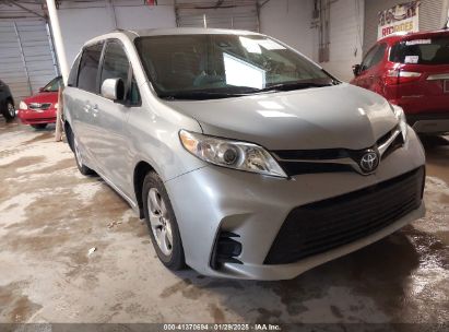 2019 TOYOTA SIENNA LE 8 PASSENGER Silver  Gasoline 5TDKZ3DC6KS996439 photo #1