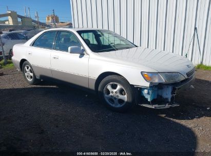 1998 LEXUS ES 300 White  Gasoline JT8BF28GXW0135594 photo #1