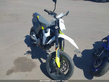 2021 HUSQVARNA SUPERMOTO 701 VBKUSV400MM710418 photo #1