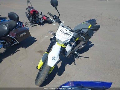 2021 HUSQVARNA SUPERMOTO 701 VBKUSV400MM710418 photo #3