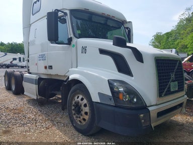 2006 VOLVO VN White  Diesel 4V4NC9GH16N400873 photo #1