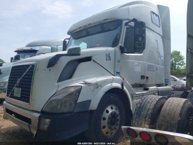 2006 VOLVO VN White  Diesel 4V4NC9GH16N400873 photo #3