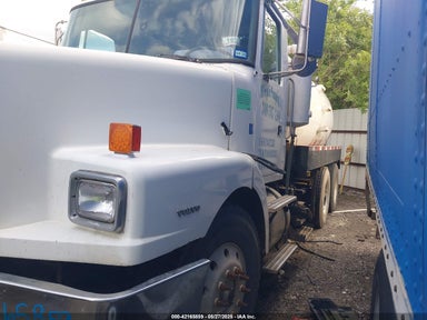 1996 VOLVO WG WG 4V4JDBPF3TR850384 photo #3