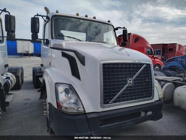 2017 VOLVO VNL White  Diesel 4V4NC9DG7HN983545 photo #1