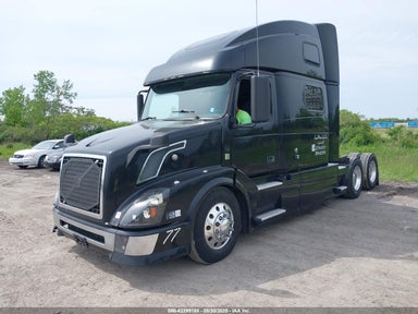 2012 VOLVO VN VNL Black  Diesel 4V4NC9EJ6CN546025 photo #3
