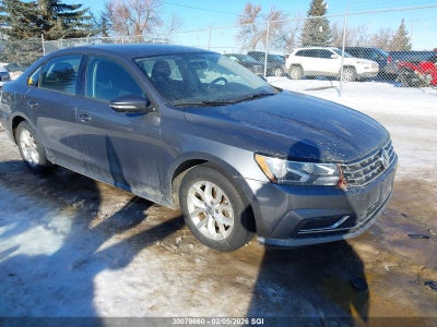 1VWAA7A33JC025975 VOLKSWAGEN PASSAT Photo 1