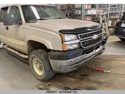 CHEVROLET SILVERADO 2005. Lot# 30092217. VIN 1GCHK232X5F820239. Photo 1