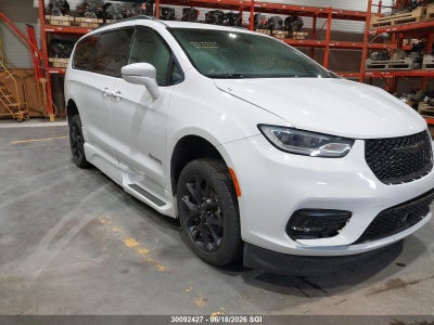 CHRYSLER PACIFICA 2022. Lot# 30092427. VIN 2C4RC1BGXNR122621. Photo 1