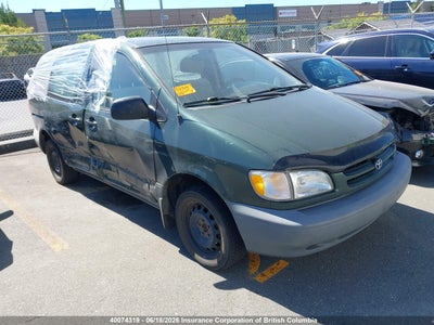 TOYOTA SIENNA 2000. Lot# 40074319. VIN 4T3ZF19C8YU183745. Photo 1