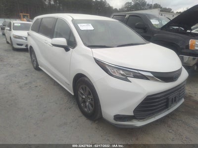 TOYOTA SIENNA 2021. Lot# 32427924. VIN 5TDKRKEC7MS015546. Photo 1