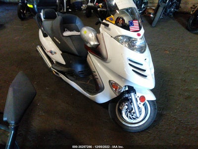 KYMCO USA INC GRAND VISTA 2005. Lot# 35257286. VIN RFBS4K19X5B200209. Photo 1