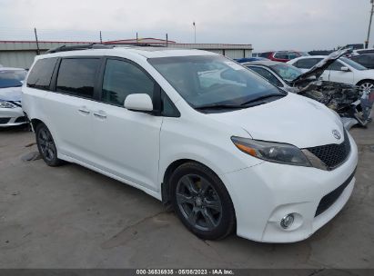 5TDXZ3DC3HS884650 2017 TOYOTA SIENNA - Image 1