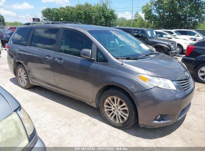 TOYOTA-SIENNA-5TDYK3DC4ES429889