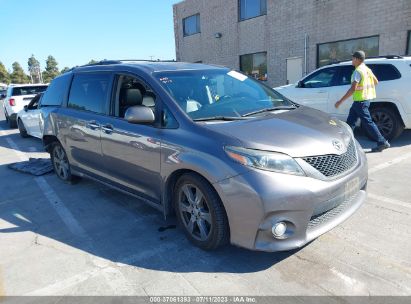 5TDXZ3DC2HS786015 2017 TOYOTA SIENNA, photo no. 1