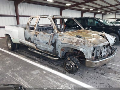 CHEVROLET C/K 3500 2000. Lot# 37321633. VIN 1GCHK39J9YF410881. Photo 1
