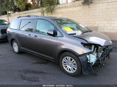 TOYOTA-SIENNA-5TDYK3DC8DS358288