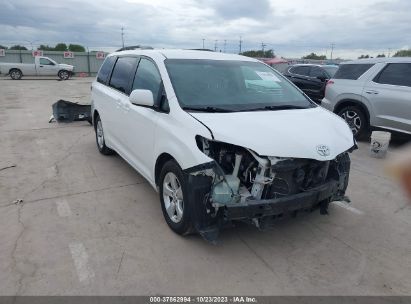 TOYOTA-SIENNA-5TDKK3DC6FS590221