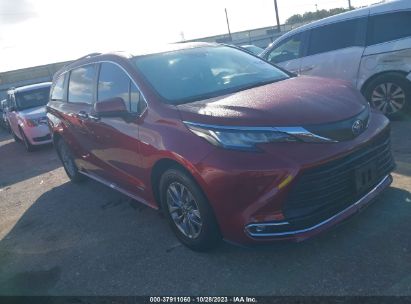 TOYOTA-SIENNA-5TDYRKEC8MS006140