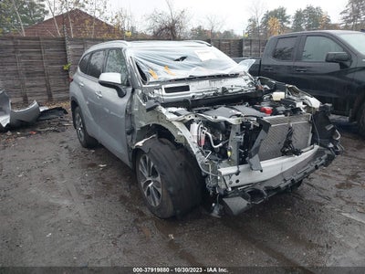 2022 TOYOTA HIGHLANDER XLE VIN: 5TDGZRBH8NS174415