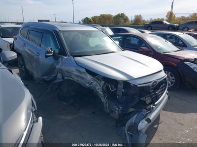 2021 TOYOTA HIGHLANDER XLE VIN: 5TDHZRBH3MS557732
