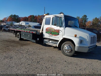FREIGHTLINER MEDIUM CONVENTIONAL 2000. Lot# 37942910. VIN 1FV3GFAC4YHG33240. Photo 1