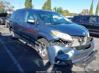 TOYOTA-SIENNA-5TDKK3DC0DS388780