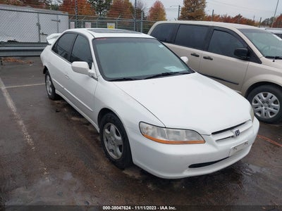 HONDA ACCORD 2000. Lot# 38047624. VIN 18GCG1652YA002700. Photo 1