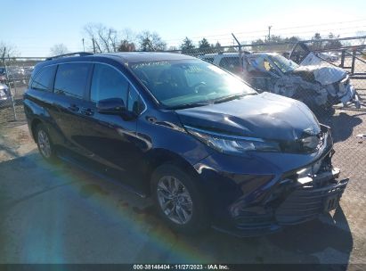 TOYOTA-SIENNA-5TDKSKFC4NS049707