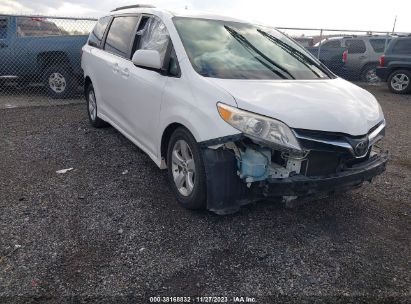 5TDKZ3DC0JS903705 2018 TOYOTA SIENNA, photo no. 1