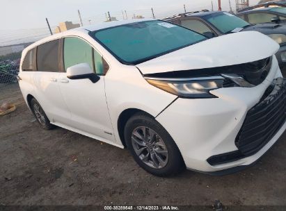 TOYOTA-SIENNA-5TDKRKEC1MS028373