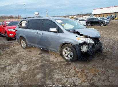 TOYOTA-SIENNA-5TDKZ3DC1HS791054