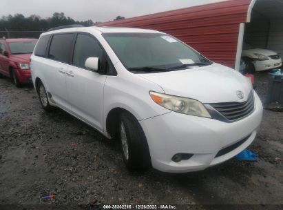 TOYOTA-SIENNA-5TDYK3DC1BS106802