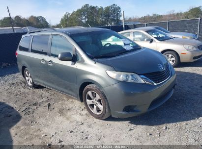 TOYOTA-SIENNA-5TDKK3DC1ES425983