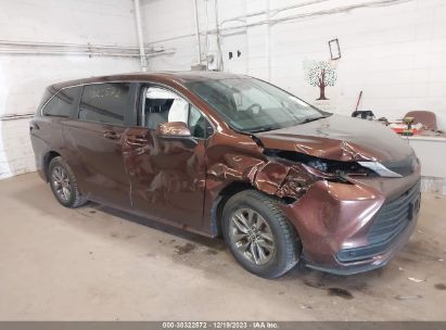 TOYOTA-SIENNA-5TDKSKFC6NS070770