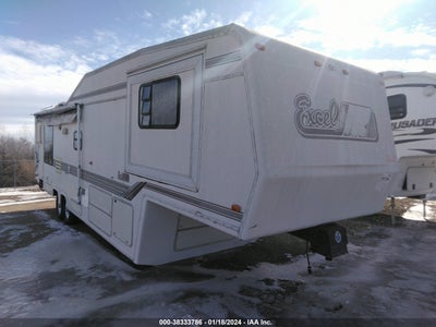 PETERSON XL 1995. Lot# 38333786. VIN 4DLRV3429S1008803. Photo 1