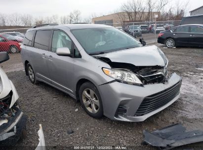 5TDKZ3DC0JS962723 2018 TOYOTA SIENNA, photo no. 1