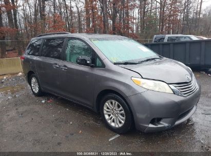 5TDYK3DCXBS115756 2011 TOYOTA SIENNA, photo no. 1