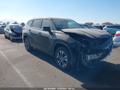 2021 TOYOTA HIGHLANDER XLE VIN: 5TDHZRAHXMS037481