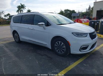 CHRYSLER-PACIFICA-2C4RC1S7XMR563244