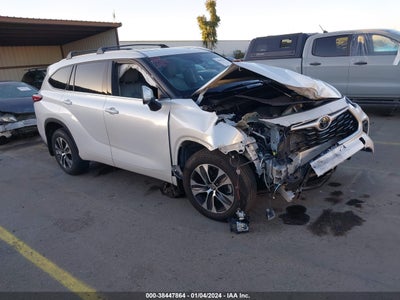 2022 TOYOTA HIGHLANDER XLE VIN: 5TDHZRBH3NS575357